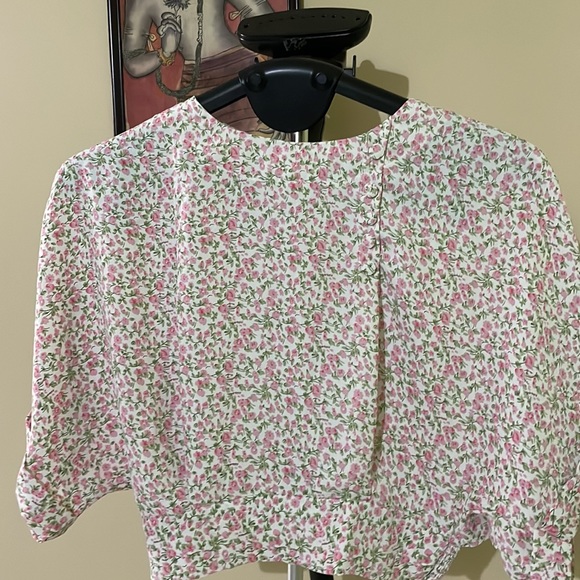 Chic and dainty floral crop top - Picture 6 of 12